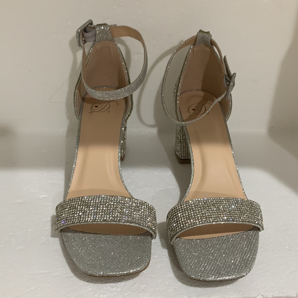 Silver sparkle shoes - Picture 2 of 12